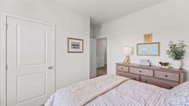 21534 Carrara Circle, Peculiar, MO 64078