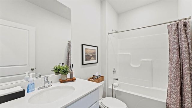 21534 Carrara Circle, Peculiar, MO 64078