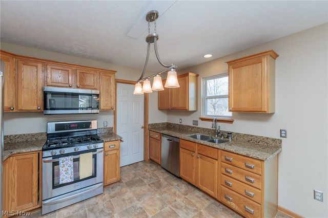 819 Savannah Trail, Medina, OH 44256