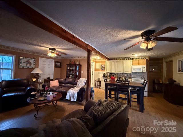 201 Mountain Vista Road, Canton, NC 28716