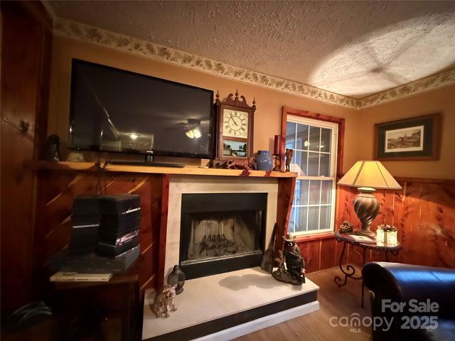 201 Mountain Vista Road, Canton, NC 28716