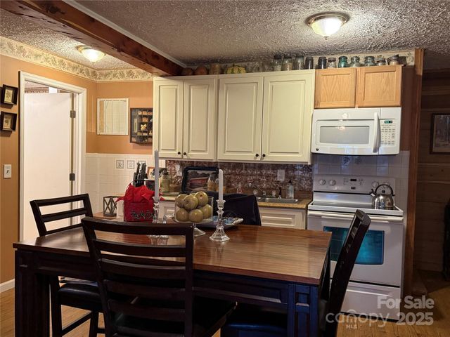 201 Mountain Vista Road, Canton, NC 28716