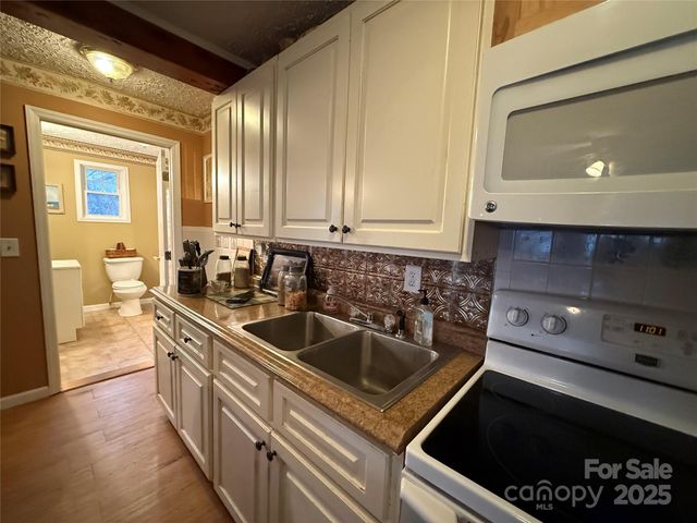 201 Mountain Vista Road, Canton, NC 28716