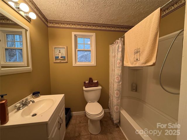 201 Mountain Vista Road, Canton, NC 28716