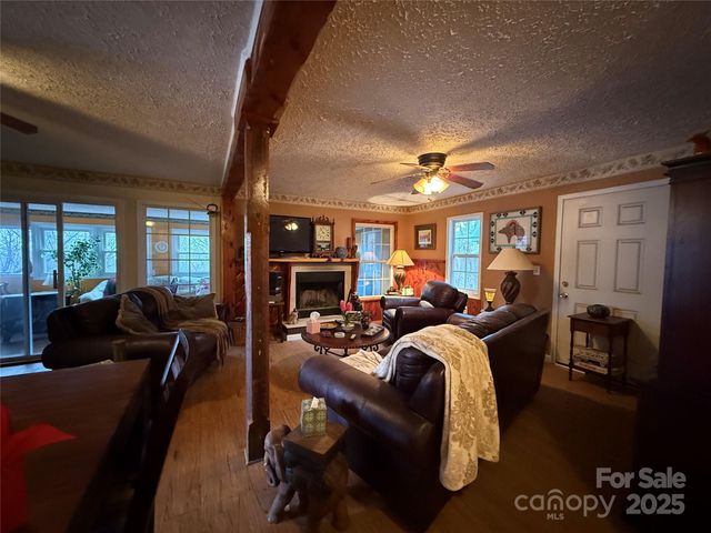 201 Mountain Vista Road, Canton, NC 28716