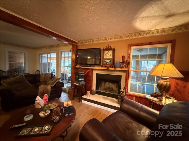 201 Mountain Vista Road, Canton, NC 28716
