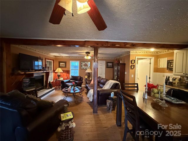 201 Mountain Vista Road, Canton, NC 28716
