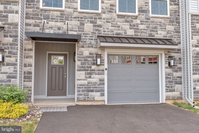 10 INDEPENDENCE CT, Perkasie, PA 18944