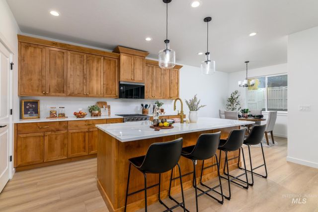 8699 S Copperdale Ave, Kuna, ID 83634