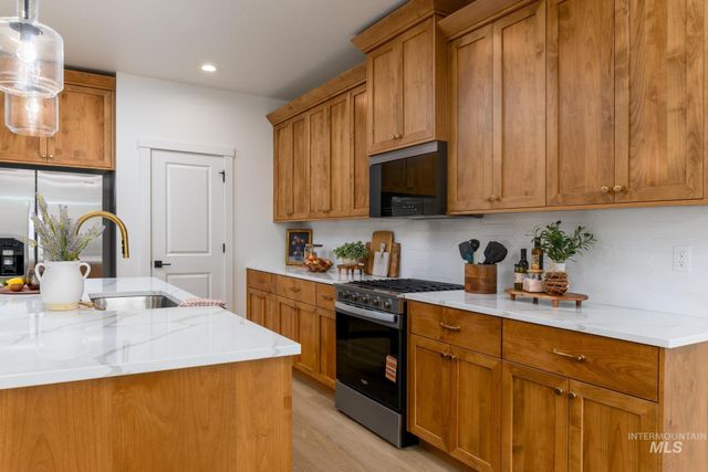 8699 S Copperdale Ave, Kuna, ID 83634