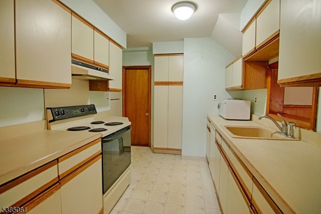 96 Parsippany Rd, Hanover Twp., NJ 07981