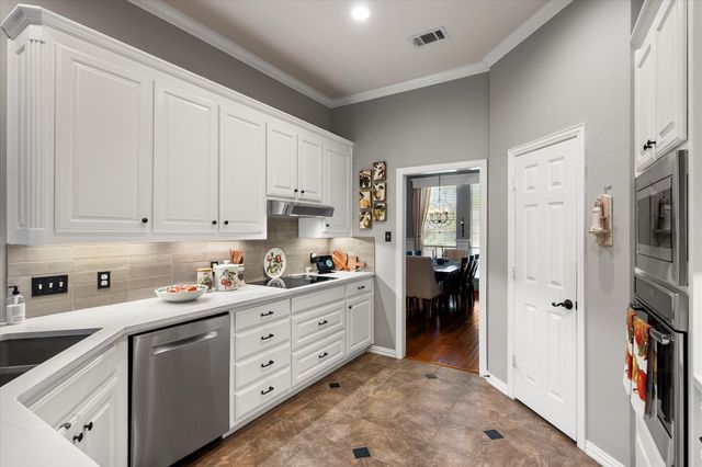 6 Inverness Court, Mansfield, TX 76063