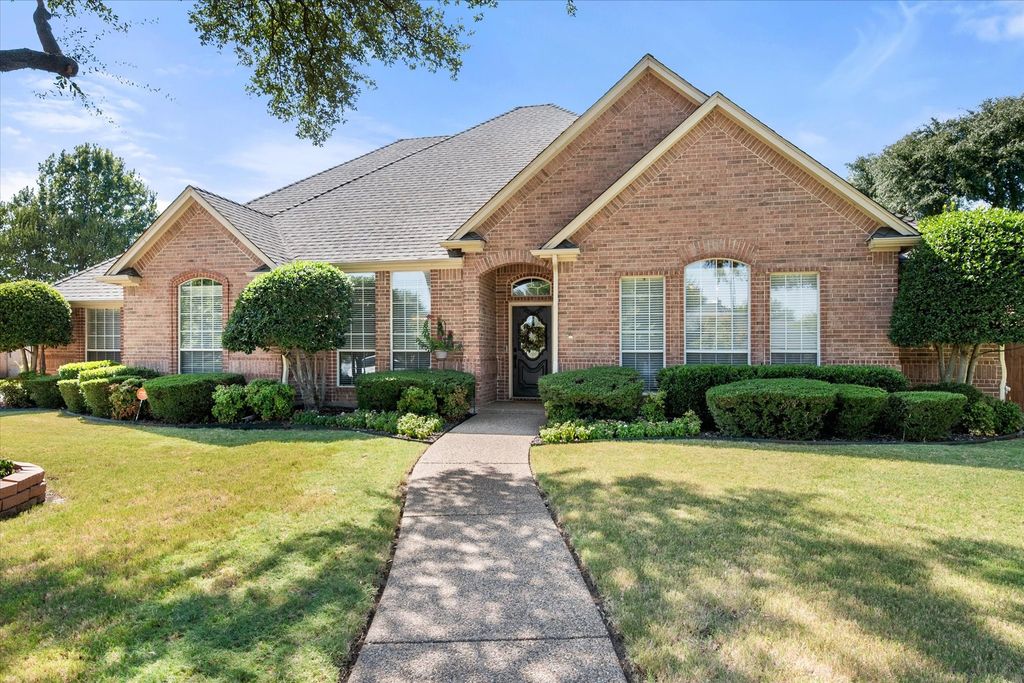 6 Inverness Court, Mansfield, TX 76063