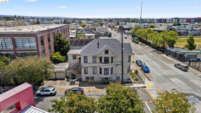 402 E 10Th St, Oakland, CA 94606