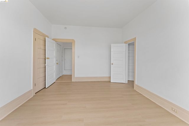 402 E 10Th St, Oakland, CA 94606