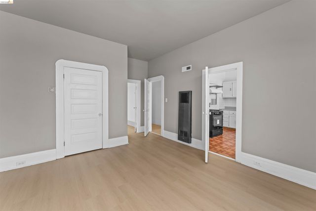 402 E 10Th St, Oakland, CA 94606