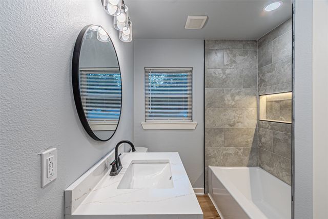 1216 Greenbrier Drive, River Oaks, TX 76114