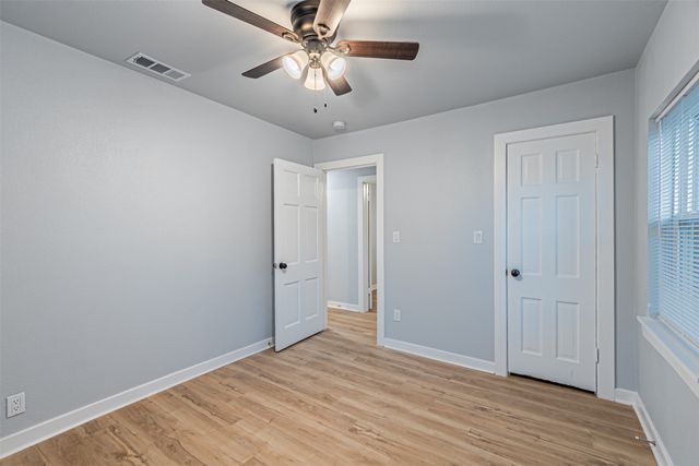 1216 Greenbrier Drive, River Oaks, TX 76114