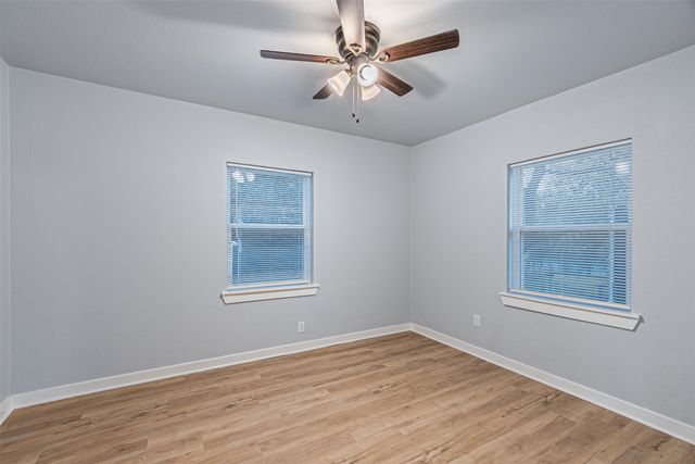 1216 Greenbrier Drive, River Oaks, TX 76114