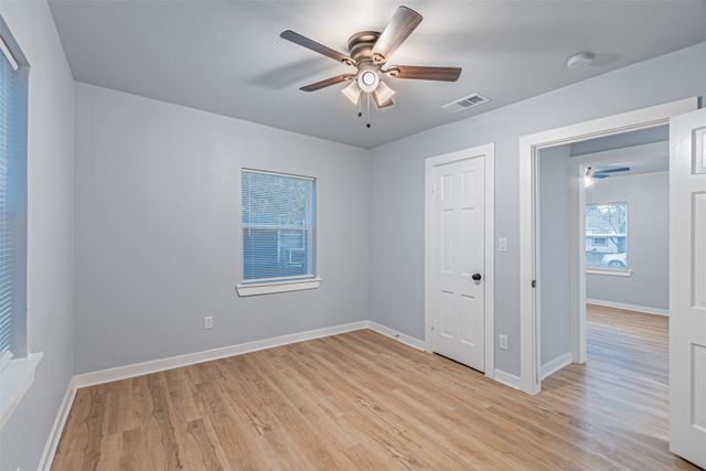 1216 Greenbrier Drive, River Oaks, TX 76114