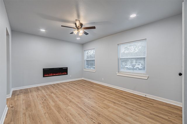 1216 Greenbrier Drive, River Oaks, TX 76114