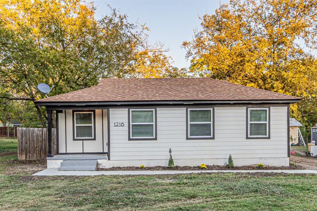 1216 Greenbrier Drive, River Oaks, TX 76114