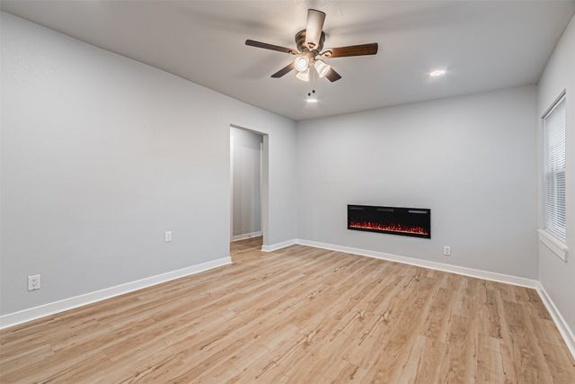 1216 Greenbrier Drive, River Oaks, TX 76114