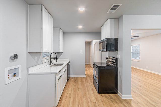 1216 Greenbrier Drive, River Oaks, TX 76114