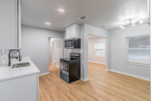 1216 Greenbrier Drive, River Oaks, TX 76114