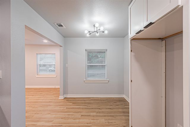 1216 Greenbrier Drive, River Oaks, TX 76114