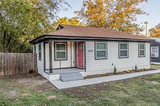 1216 Greenbrier Drive, River Oaks, TX 76114