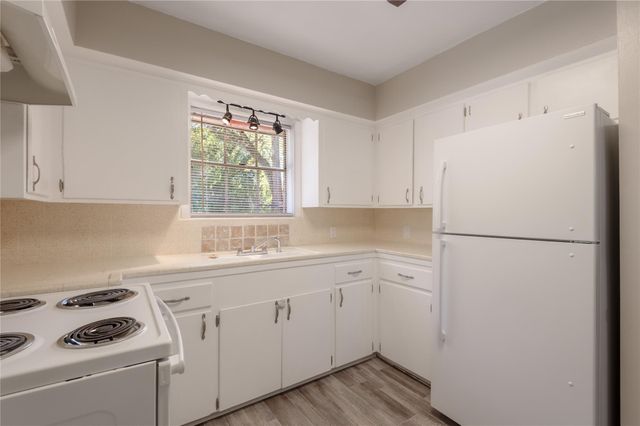 818 University Avenue 6, Huntsville, TX 77320