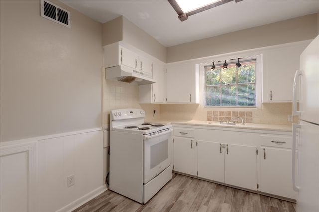 818 University Avenue 6, Huntsville, TX 77320