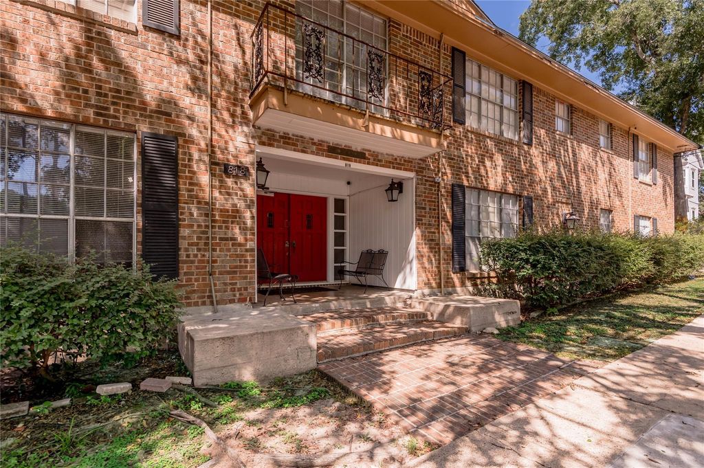 818 University Avenue 6, Huntsville, TX 77320