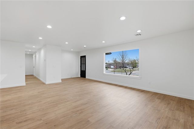 812 N 28th Street, Rogers, AR 72756