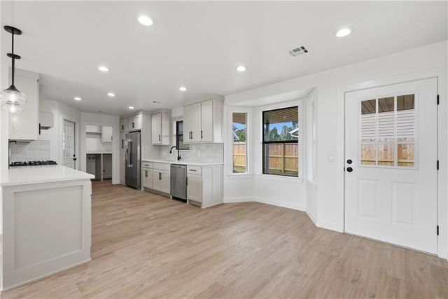 812 N 28th Street, Rogers, AR 72756