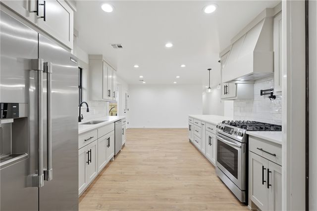 812 N 28th Street, Rogers, AR 72756