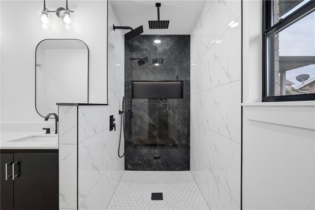 812 N 28th Street, Rogers, AR 72756