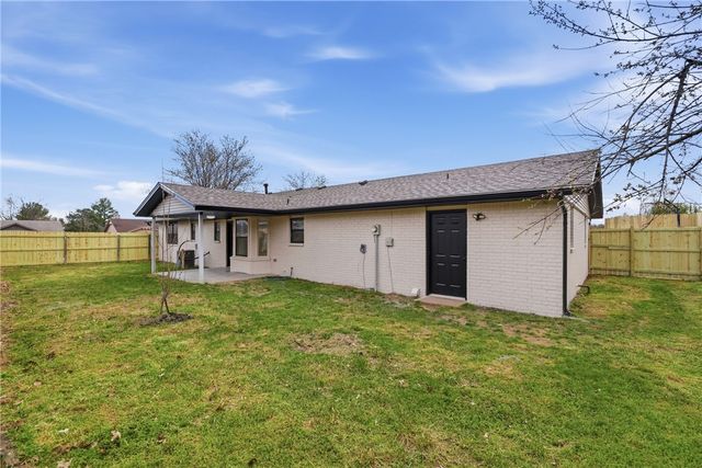 812 N 28th Street, Rogers, AR 72756