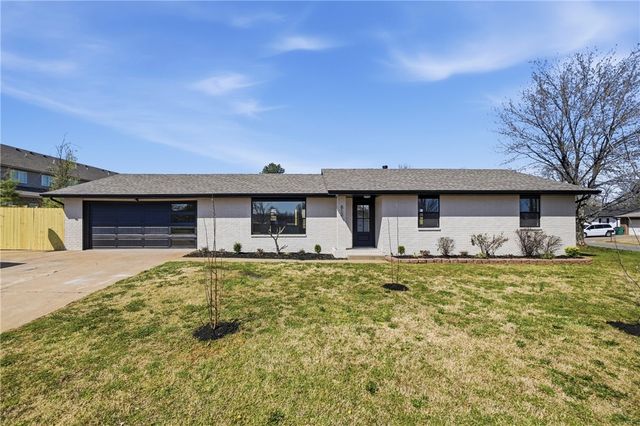 812 N 28th Street, Rogers, AR 72756