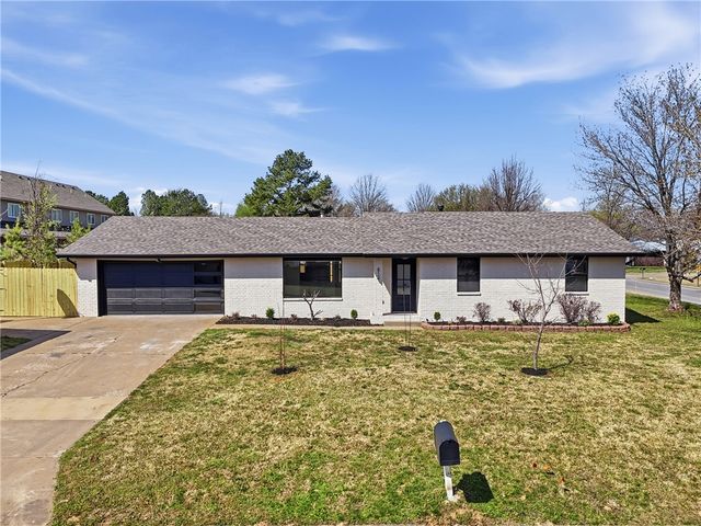 812 N 28th Street, Rogers, AR 72756