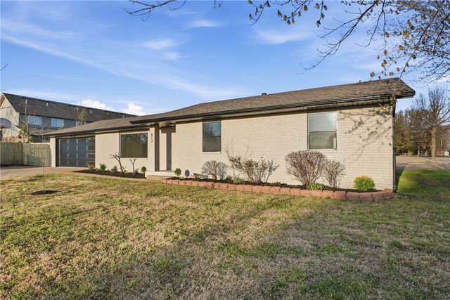 812 N 28th Street, Rogers, AR 72756