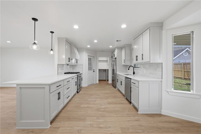 812 N 28th Street, Rogers, AR 72756