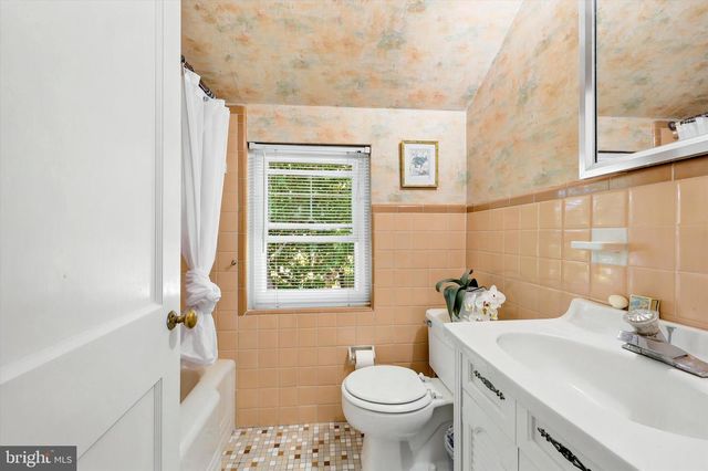 114 RAMBLING WAY, Springfield, PA 19064