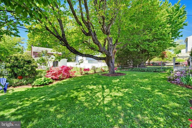 114 RAMBLING WAY, Springfield, PA 19064