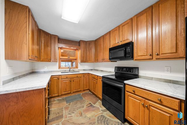 924 N Summit Ave Avenue, Madison, SD 57042