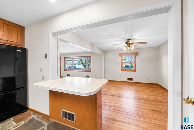 924 N Summit Ave Avenue, Madison, SD 57042