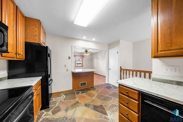 924 N Summit Ave Avenue, Madison, SD 57042