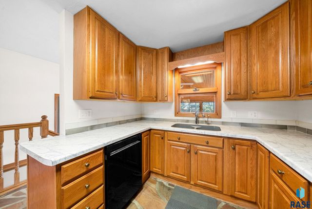 924 N Summit Ave Avenue, Madison, SD 57042