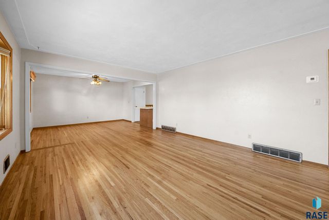 924 N Summit Ave Avenue, Madison, SD 57042